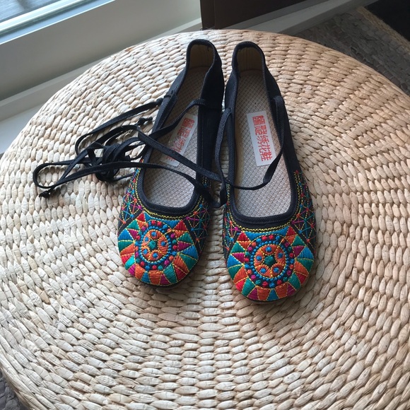 Women’s Embroidered Mary Jane Shoes- size 7 - Picture 4 of 5